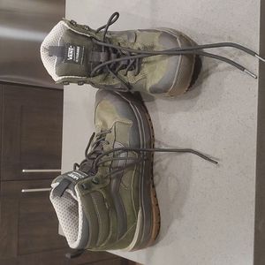 8.5 mens hiking Green vans
